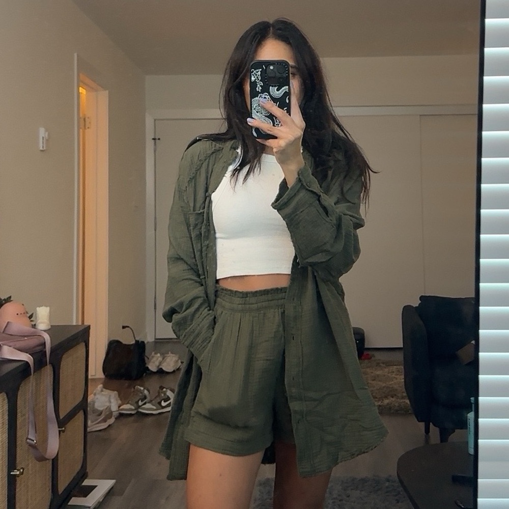 NWT Aerie Olive Green Shorts with Pockets size Small